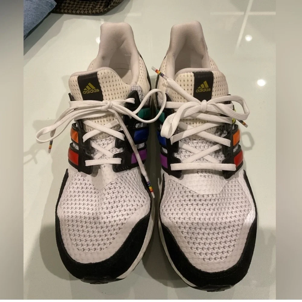 ADIDAS ULTRA BOOST LOVE UNITES SIZE 8 PERFECT CONDITION - Picture 2 of 8
